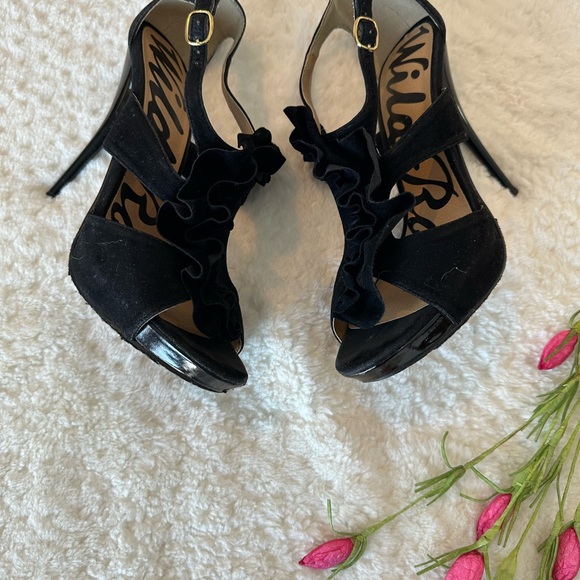 EUC Wild Rose Ruffled Heels - Picture 2 of 7